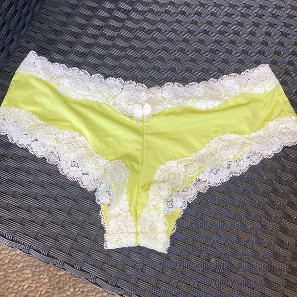 3 pairs brand new underwear Tinkerbell print and lime green colour size medium - Picture 2 of 9